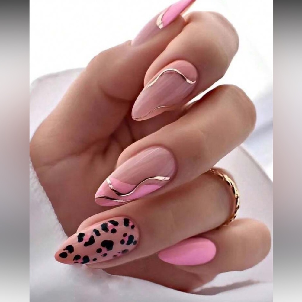 Pretty & Predatory Pink Leopard Press On Nail Set NEW 🏷️